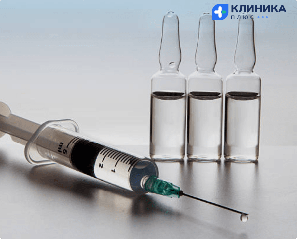 Шприц и ампулы  с лекарством